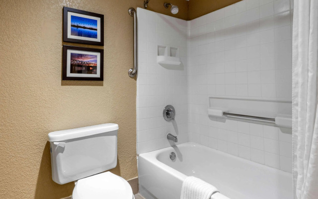 Comfort Inn Lathrop - Stockton Airport