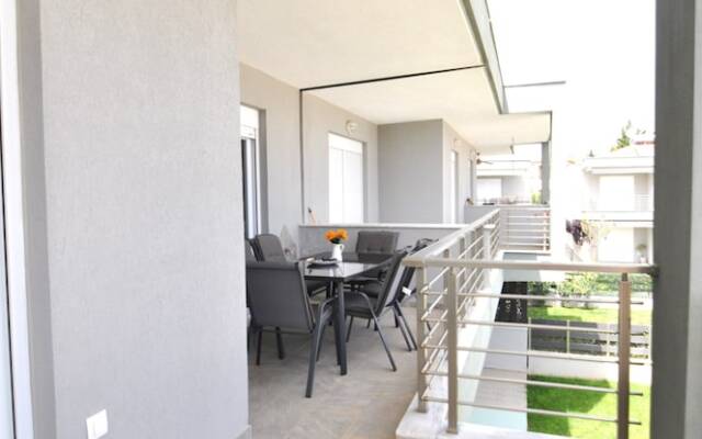 Zennova 60 Nikiti Family Apt