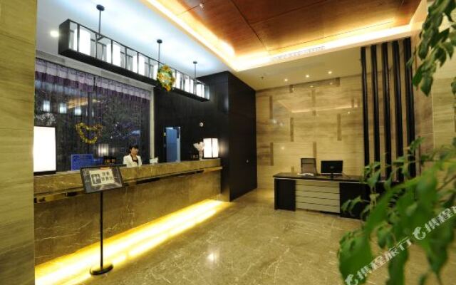 Sunny Holiday Hotel (Nanchang Beauty 699 Creation Park No.17 Middle School)