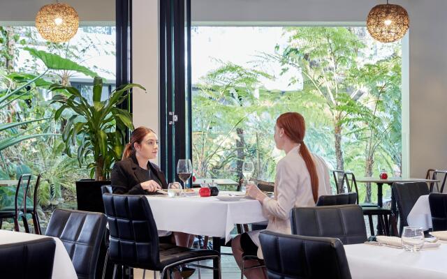Holiday Inn Warwick Farm by IHG