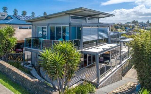 TASMAN DRIVE Gerringong 4pm check out Sundays