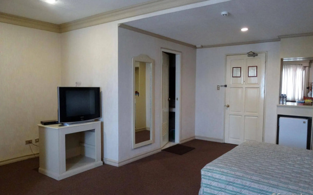Orange Grove Hotel