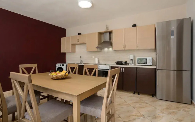 Tumeremos Holiday Apartment for 8 People Private Bbq Area