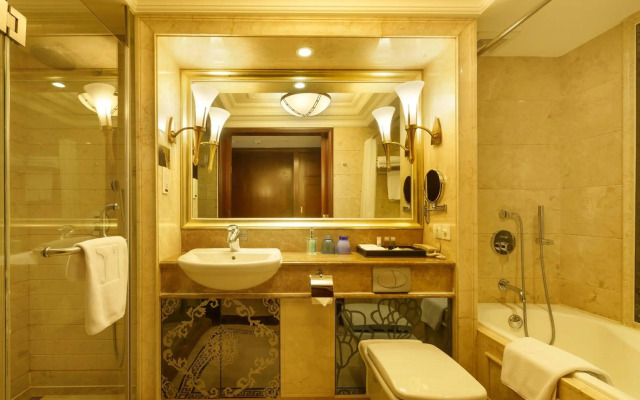 Grand Palace Hotel