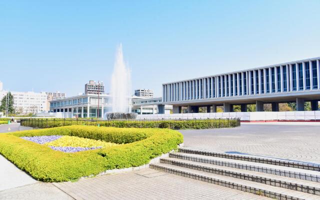 HiroshimaEkimae Universal Hotel ShikansenguchiMigi