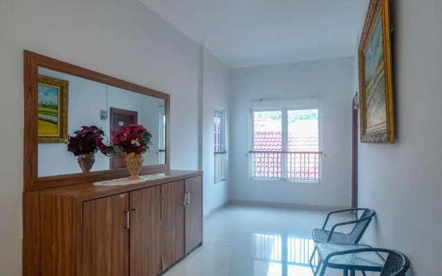 RedDoorz near Hermes Place Polonia Medan