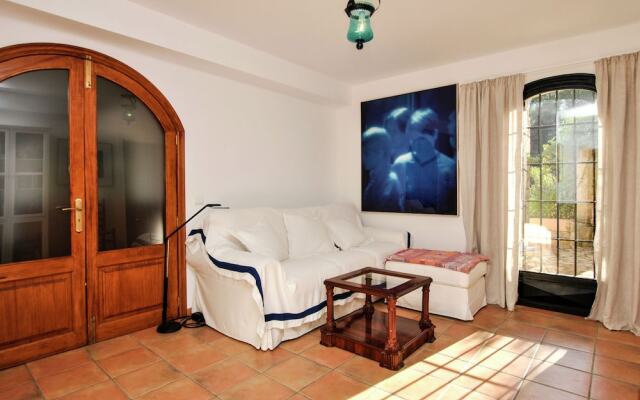 Luxurious Mansion in Montuïri With Sauna