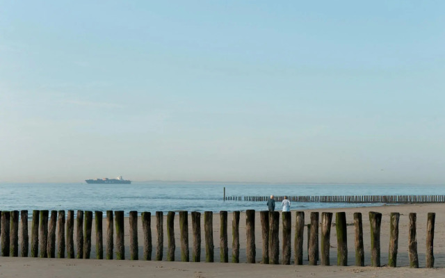 Detached villa with 2 bathrooms, beach at 400m.