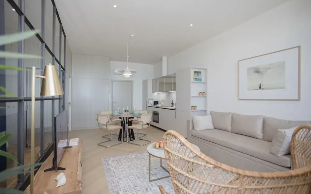 Liiiving-Luxury Beachfront Apartment III