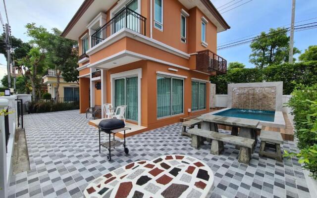 Boulevard Tuscany - 3 Bedroom Pool Villa