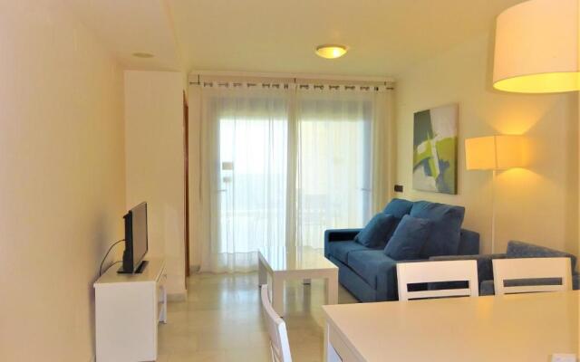 1st Line Daniya APT - Solarium Terrace & Pool