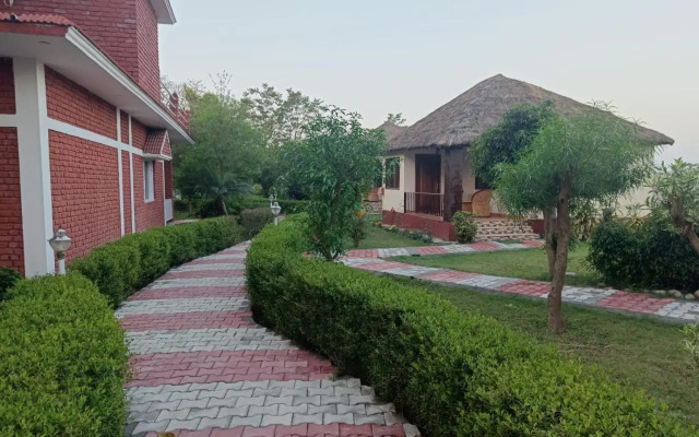 Rhea Safari Lodge