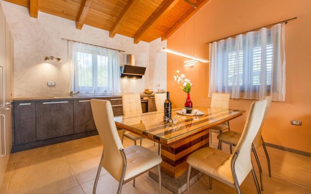 Beautiful Home in Divaca With Wifi and 3 Bedrooms