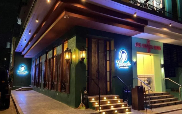One Cristina Suites