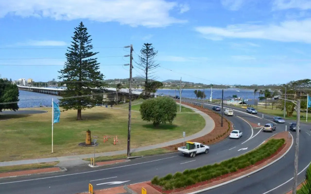 Oxley 8 at Tuncurry