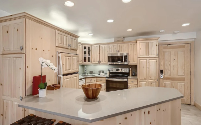 Westwind 307 2BD 2BA Platinum Condo in Lionshead Village