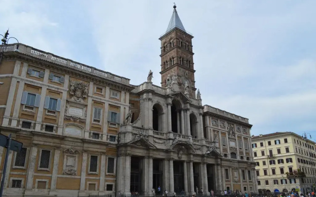 Letizia House