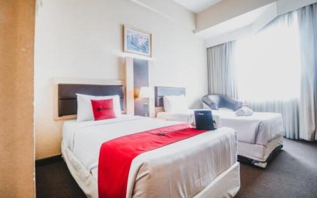Reddoorz Premium @ Losari Area