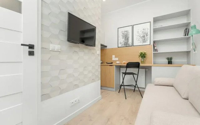 Stylish Studio Seredyńskiego by Renters