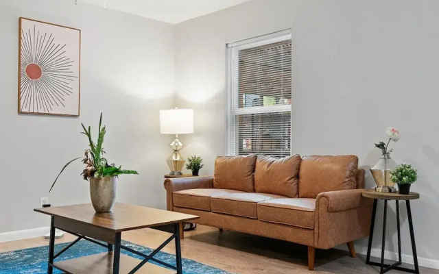 Stylish 2BR Near UT Highland Evonify