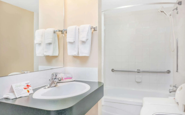 Super 8 by Wyndham Stettler