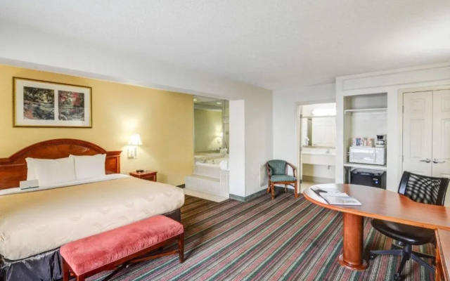 Quality Inn & Suites Biltmore East