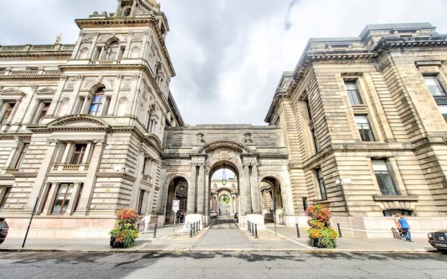 Stunning 2 Bed Apt In Merchant City With Parking