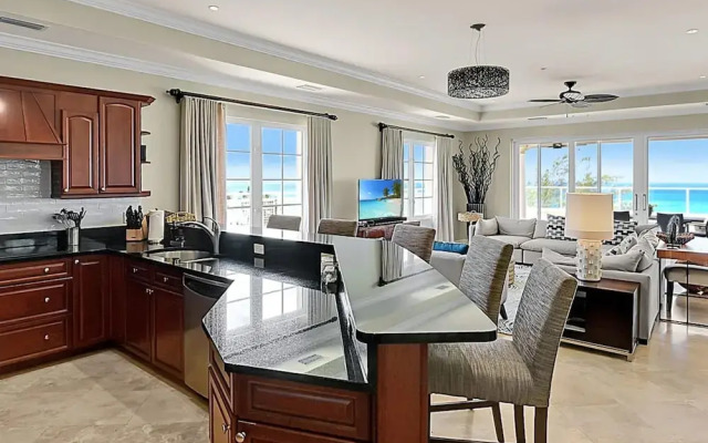 Luxury Penthouse Condo With 360 Oceanviews