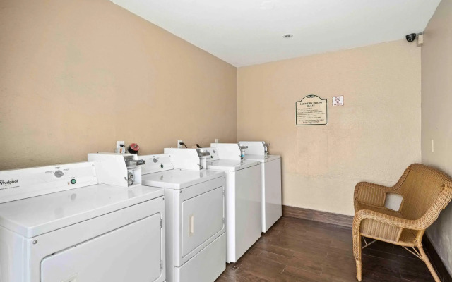 Lemon Tree Hotel & Suites Anaheim