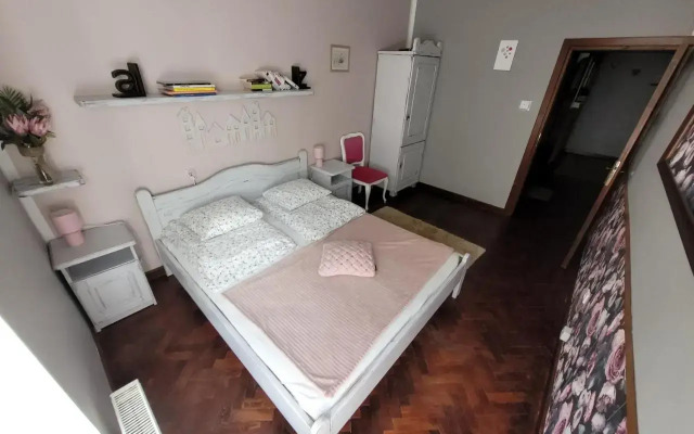 Old Town Apartment