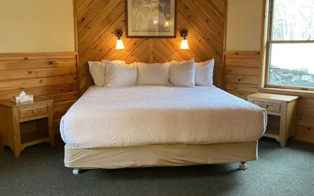 Gunflint Lodge & Outfitters