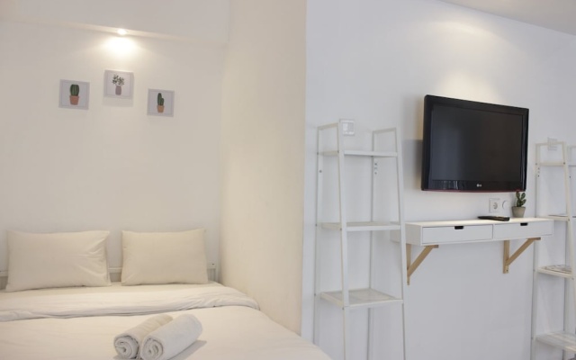 Modern Chic Studio Room at Grand Asia Afrika Apartment – Guest Rooms – Bandung