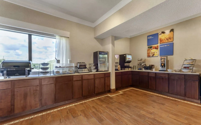 Comfort Inn & Suites Streetsboro - Kent