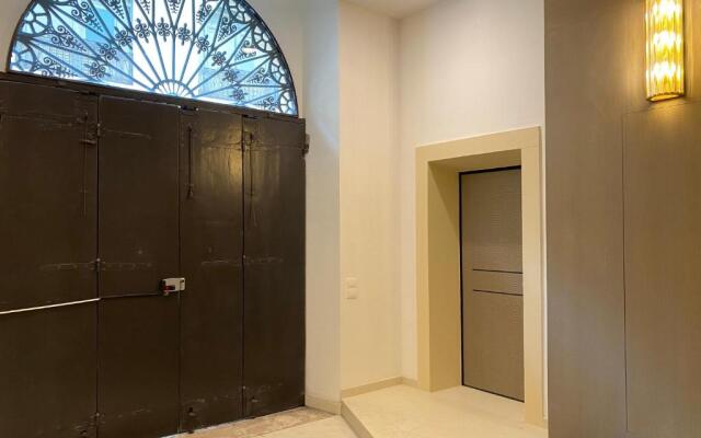 Manin Grand House