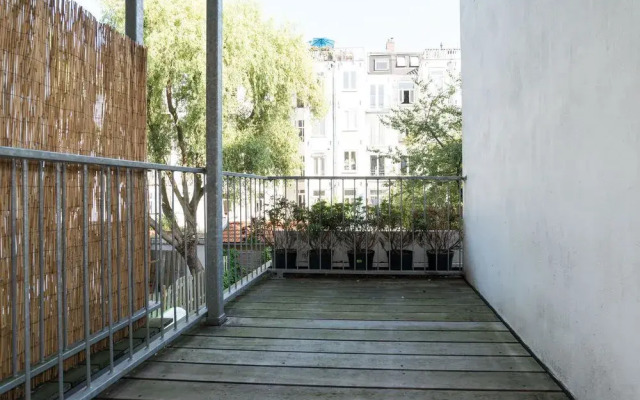 Ruby van Gogh Apartments