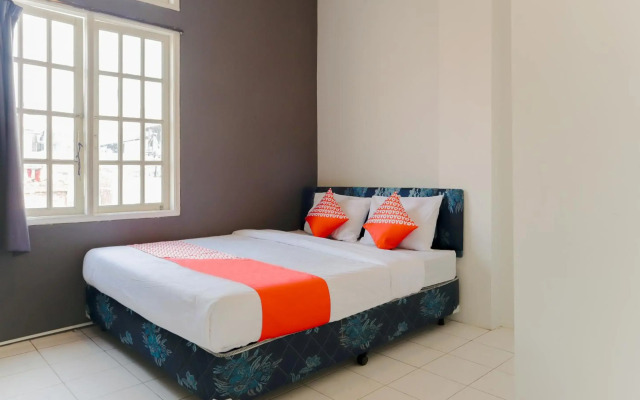 OYO 1111 Pasar Baru Inn