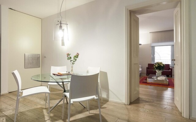 In Rome at Spanish Steps Classy Apartment With Modern Design in an Historic Palazzo