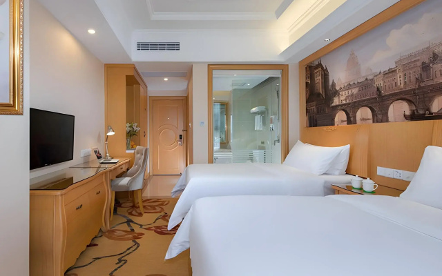 Vienna International Hotel (Yichang East Railway Station)
