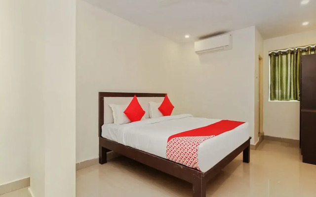 OYO 28743 Golconda Inn