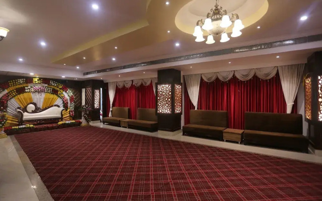 OYO 9814 Hotel Parnil Palace 2