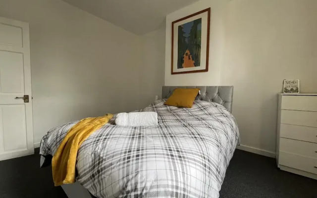 Bristol - 4 Beds - Sleeps 7 - For Groups - Garden