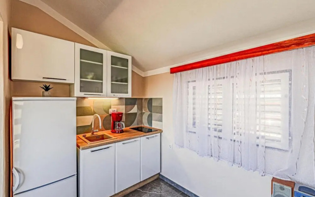 Amazing Home in Tankaraca With Wifi and 4 Bedrooms