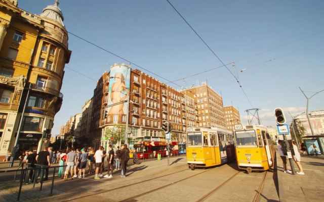 Sunny Studio with balcony in Party District