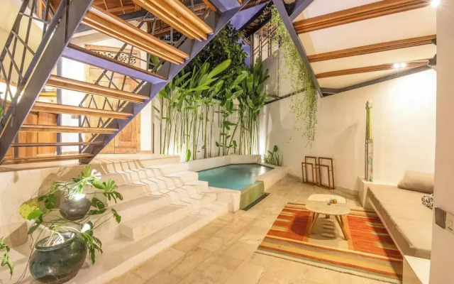 Modern 2-br Art Deco Villa, 800m From the Beach