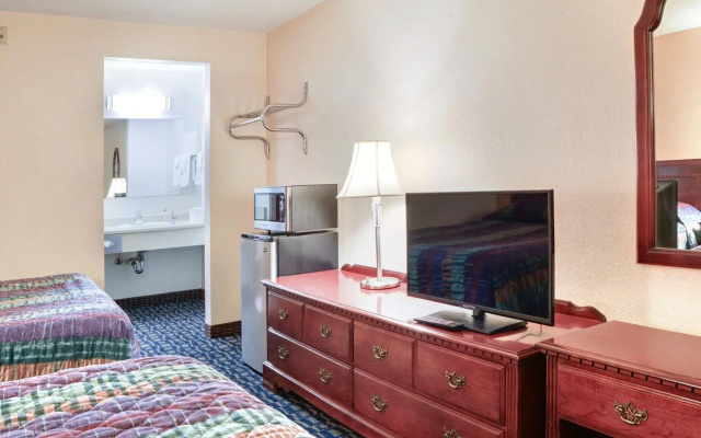 OYO Woodland Hotel and Suites