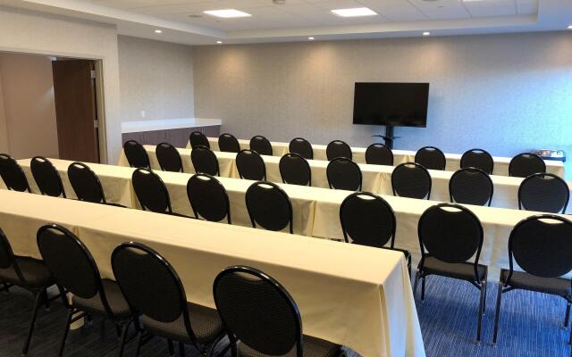 Holiday Inn Express & Suites Springfield North by IHG