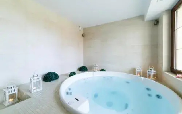 Sanvit Lake Resort & Spa