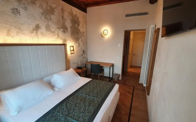 Ca' Uberti Palace Hotel , Mantegna Hotels