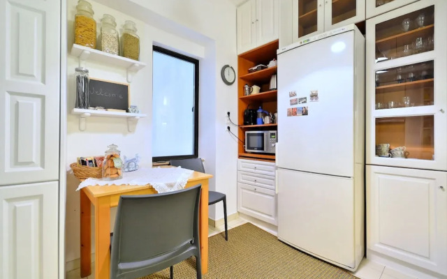 Plaka Elegant Apartment