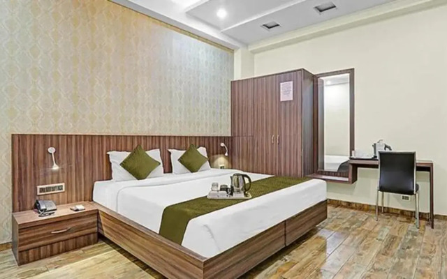 Fabhotel Sam Inn